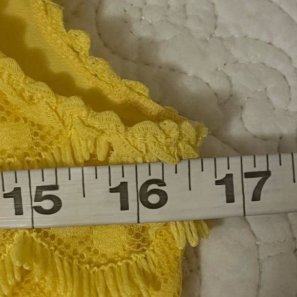 Chelsea & Violet Yellow Scalloped Fringe Bodycon Dress , size XS - Picture 7 of 9